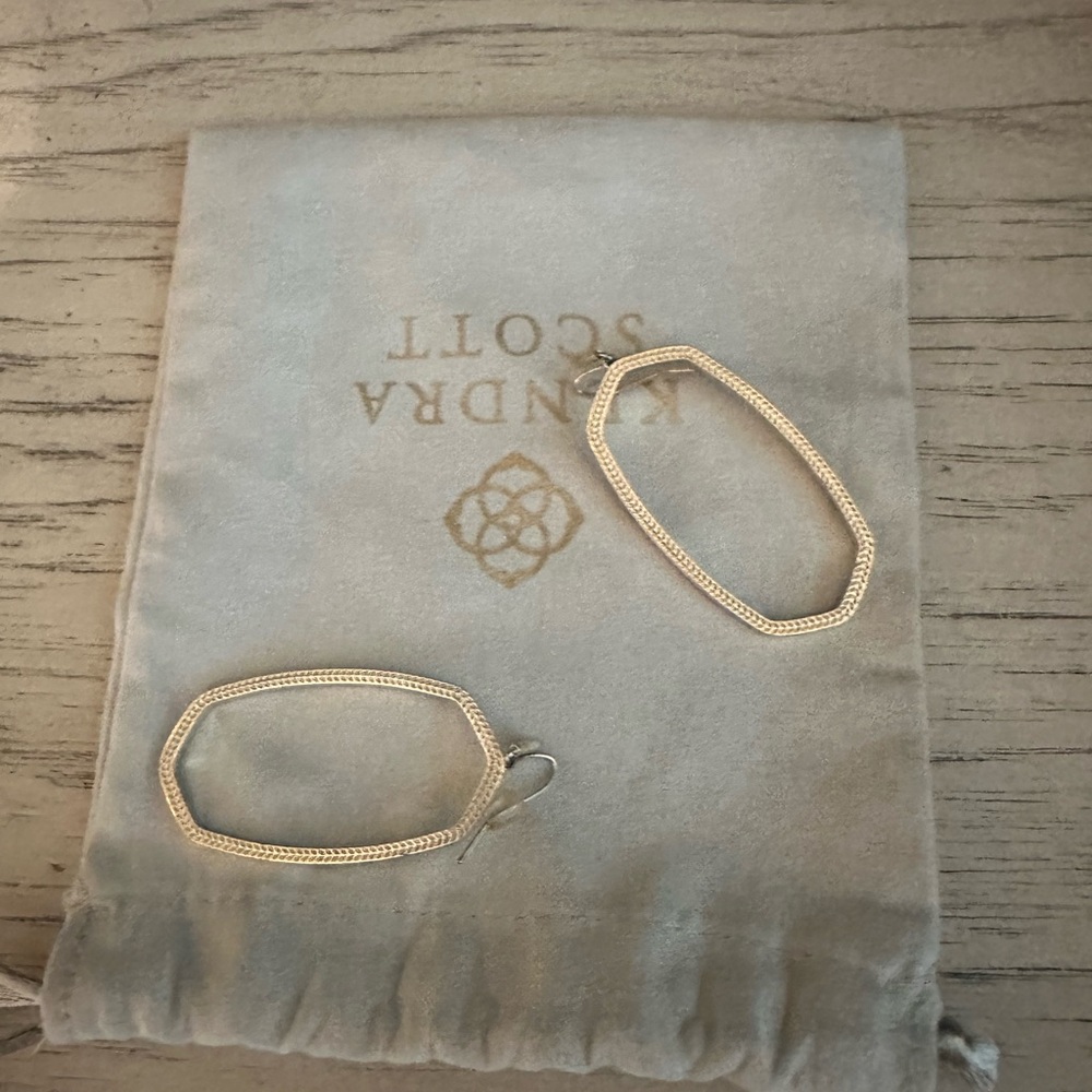 Kendra Scott Elle Open Drop Earrings - Gold (Gently Used)